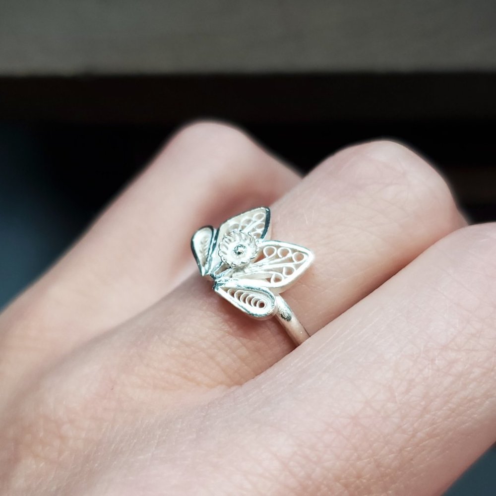 Size 7.5 Sterling Silver Rustic Unique Flower Ring - Picture 2 of 6